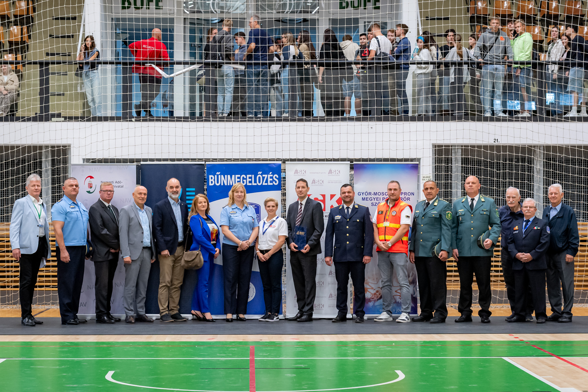 fuggosegek_arnyekaban (3).jpg